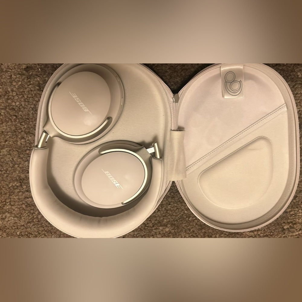 Bose headphones brand new comes with case